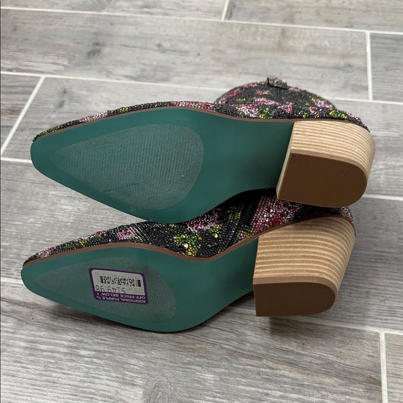 Betsey Johnson Black Floral Ankle Boots - Picture 6 of 7